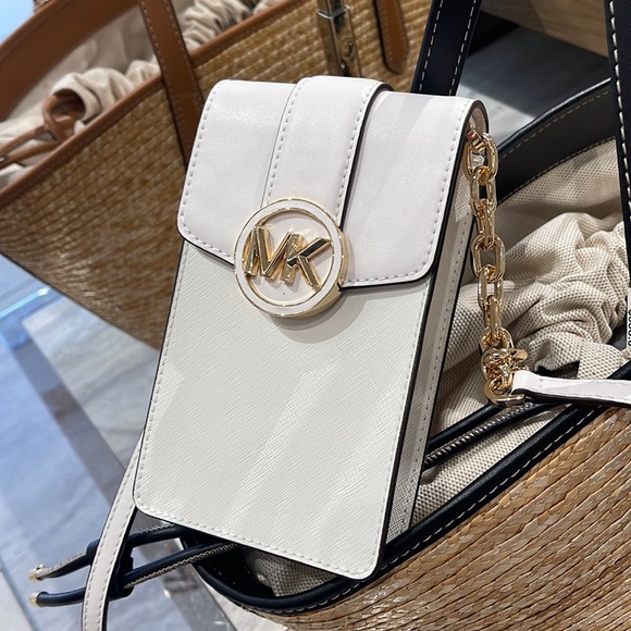 MICHAEL KORS CARMEN SMALL FAUX LEATHER PHONE CROSSBODY BAG - Picture 12 of 16